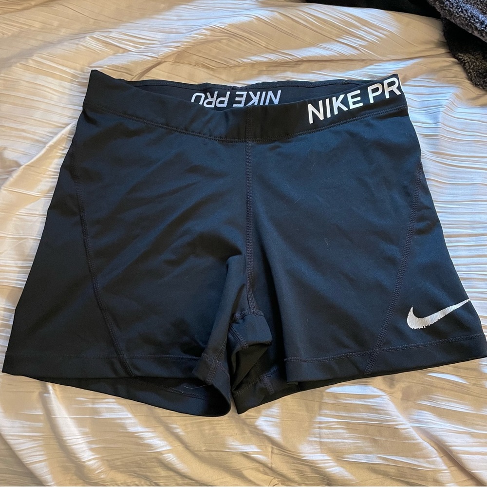 Nike pro shorts 3.5” inseam spandex black size L